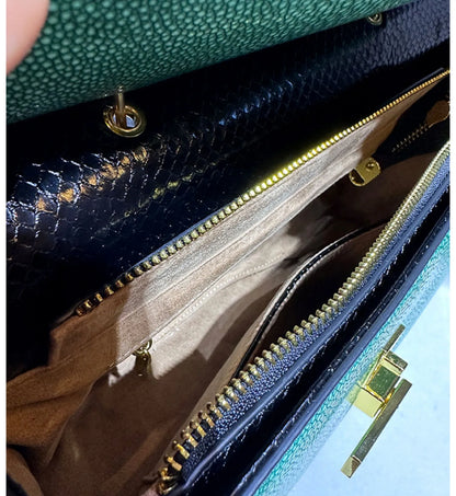 Elegante Schultertasche aus Rindsleder – Vintage Muschelform mit edler Struktur
